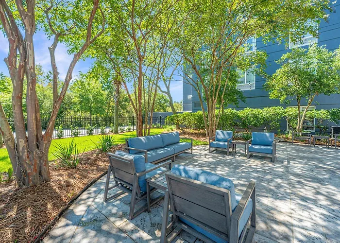 Hilton Garden Charleston Airport 3*